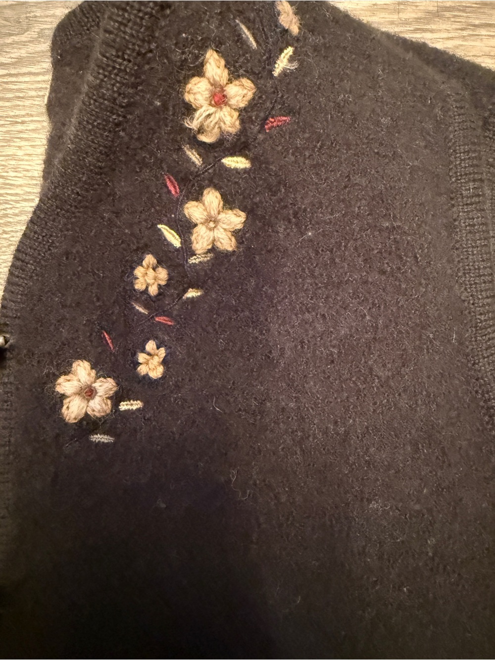 Vintage 90s Tellement Vous Floral Embroidered Knit Sweater Vest